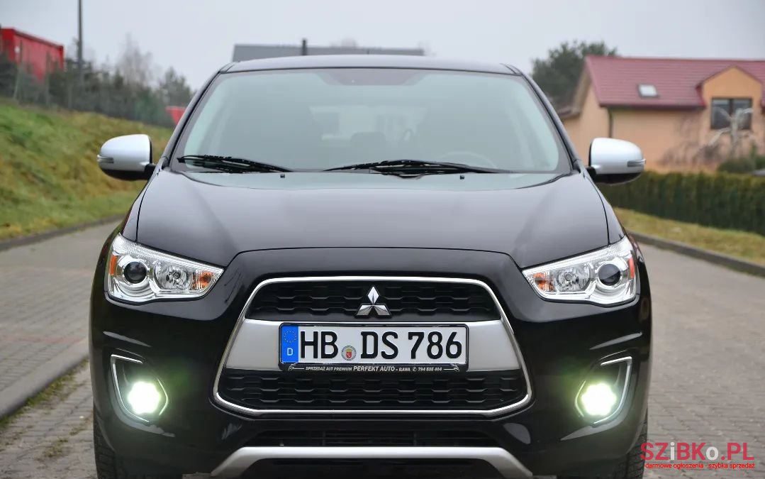 2015' Mitsubishi ASX photo #2