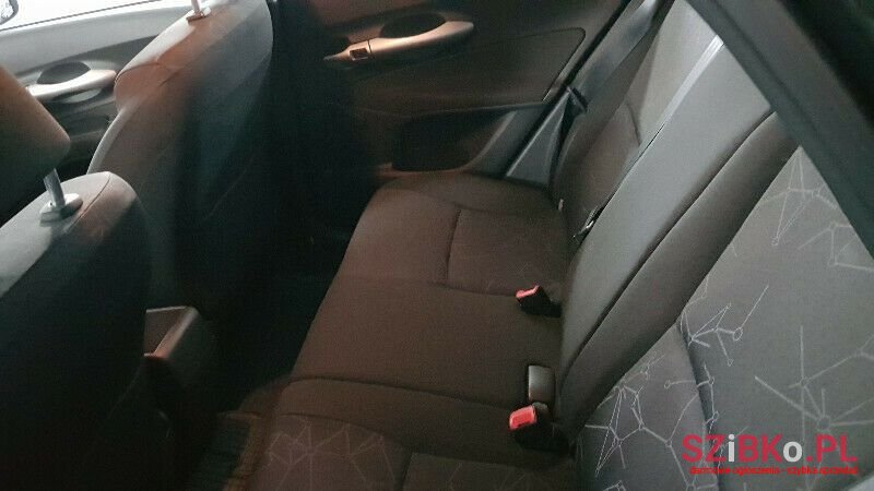 2009' Toyota Auris photo #4