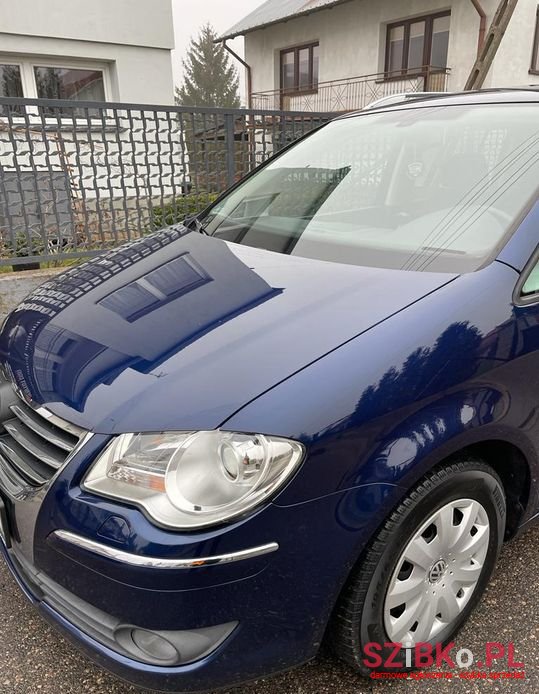 2009' Volkswagen Touran photo #4