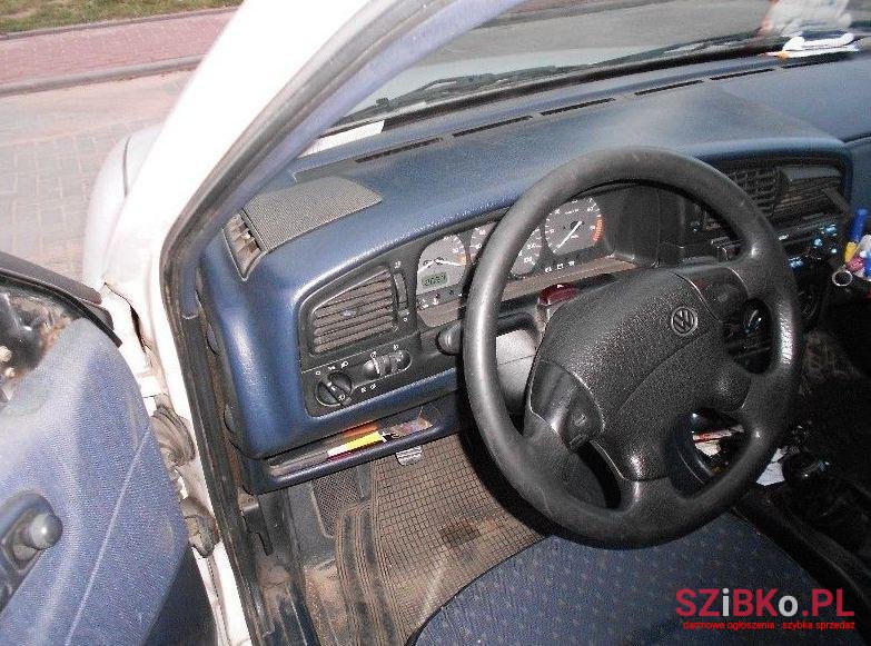 1995' Volkswagen Passat photo #2