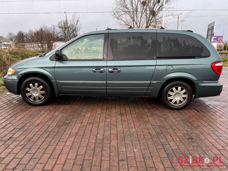 2005' Chrysler Town & Country 3.8 photo #6