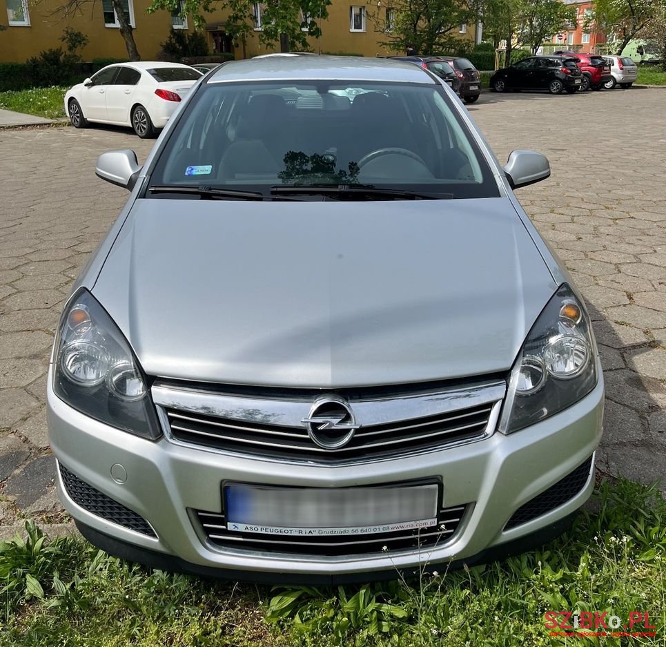2011' Opel Astra Iii 1.6 photo #1