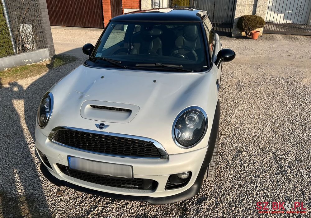 2011' MINI John Cooper Works photo #3