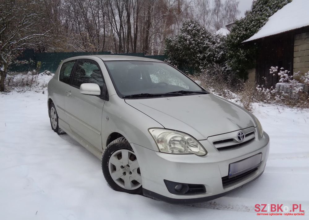 2004' Toyota Corolla photo #2