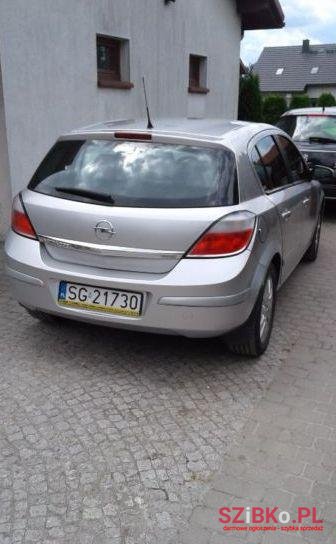 2005' Opel Astra photo #1