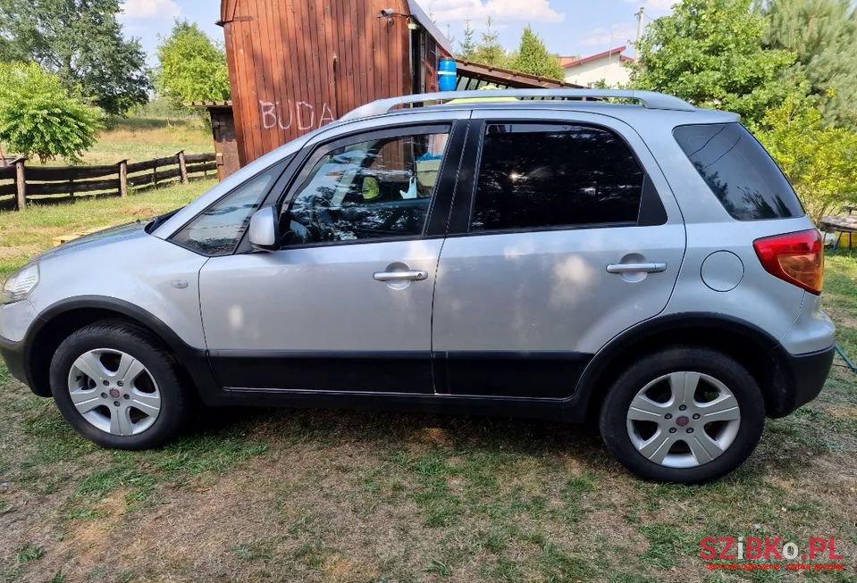 2009' Fiat Sedici photo #2