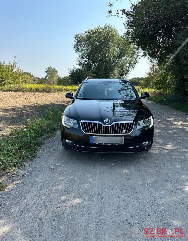 2014' Skoda Superb photo #3