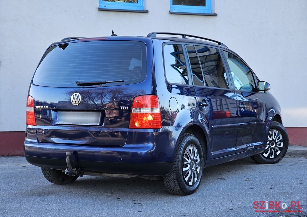 2006' Volkswagen Touran photo #3