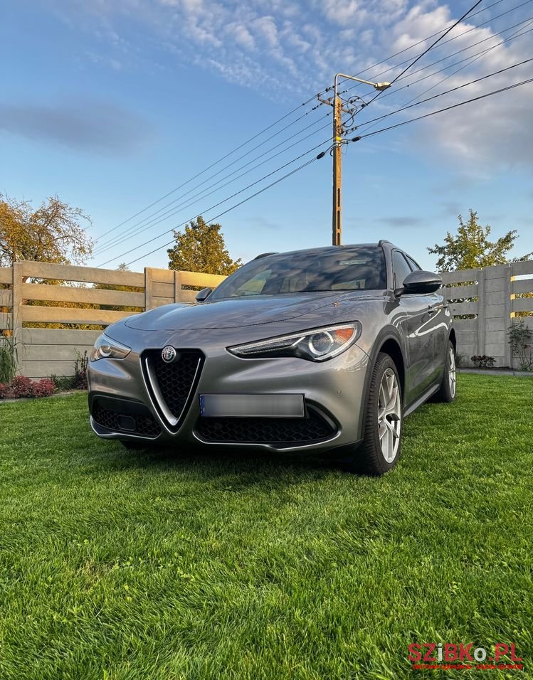 2018' Alfa Romeo Stelvio photo #1