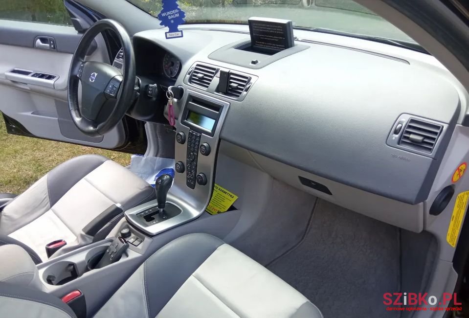2005' Volvo V50 photo #4