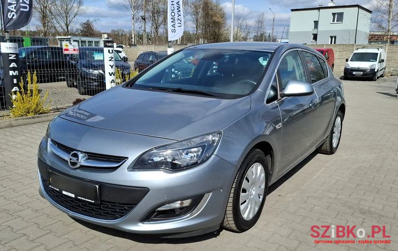 2013' Opel Astra photo #3