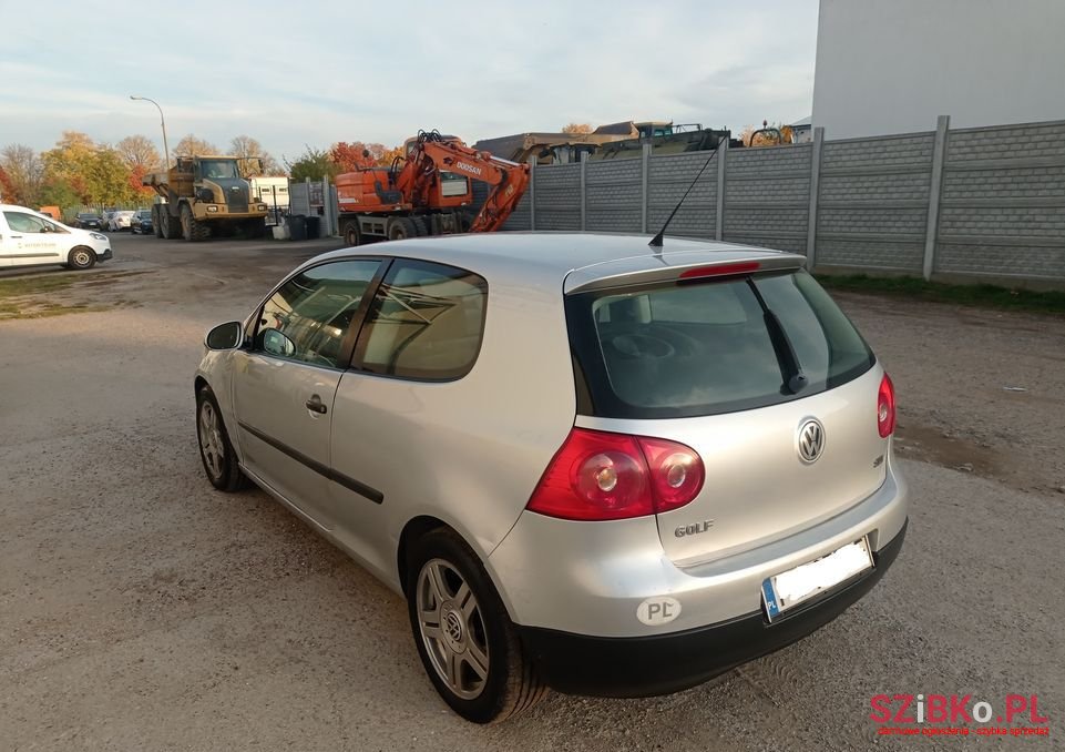 2005' Volkswagen Golf photo #4