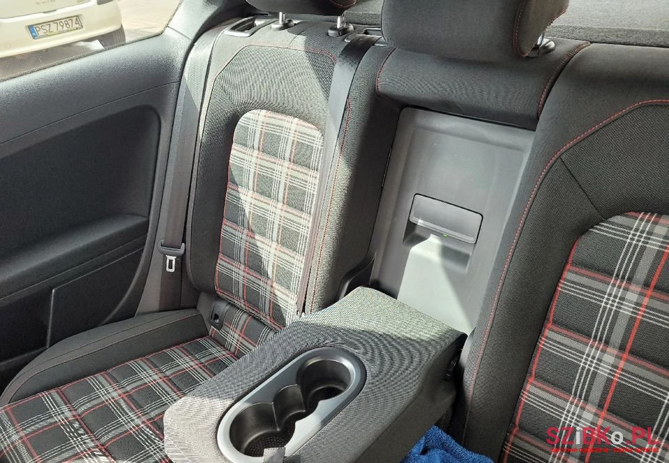 2015' Volkswagen Golf photo #5