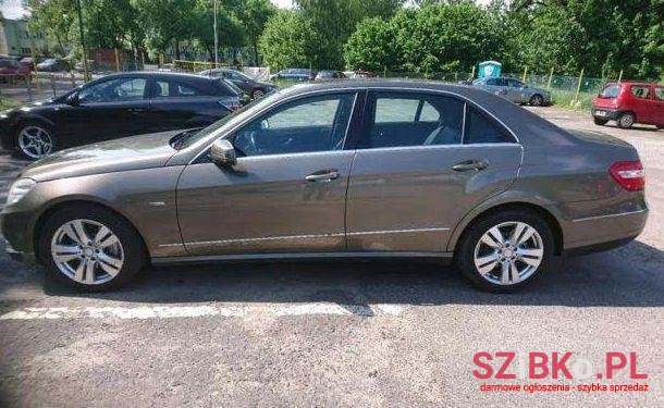 2011' Mercedes-Benz Klasa E photo #1