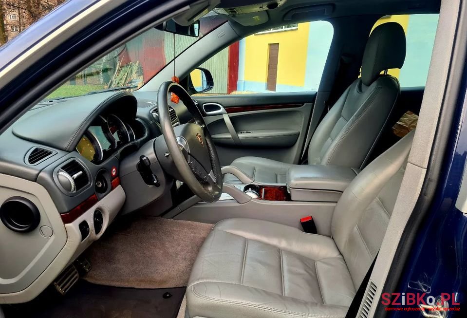 2004' Porsche Cayenne photo #6