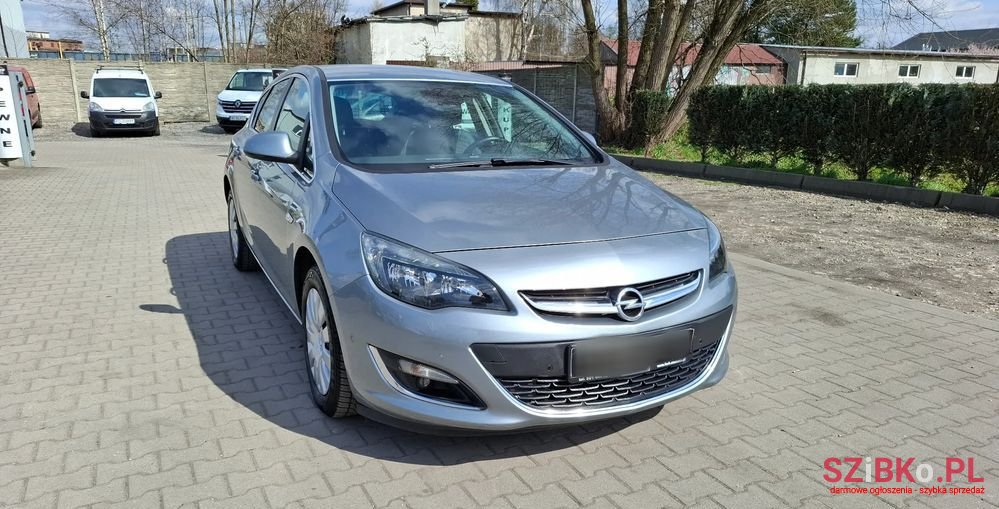 2013' Opel Astra photo #5