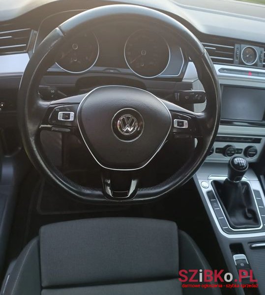 2016' Volkswagen Passat photo #5