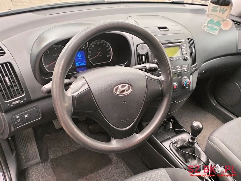 2009' Hyundai i30 1.6 Crdi Base photo #3
