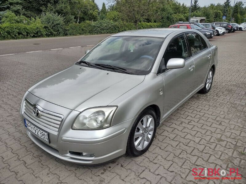 2004' Toyota Avensis photo #1