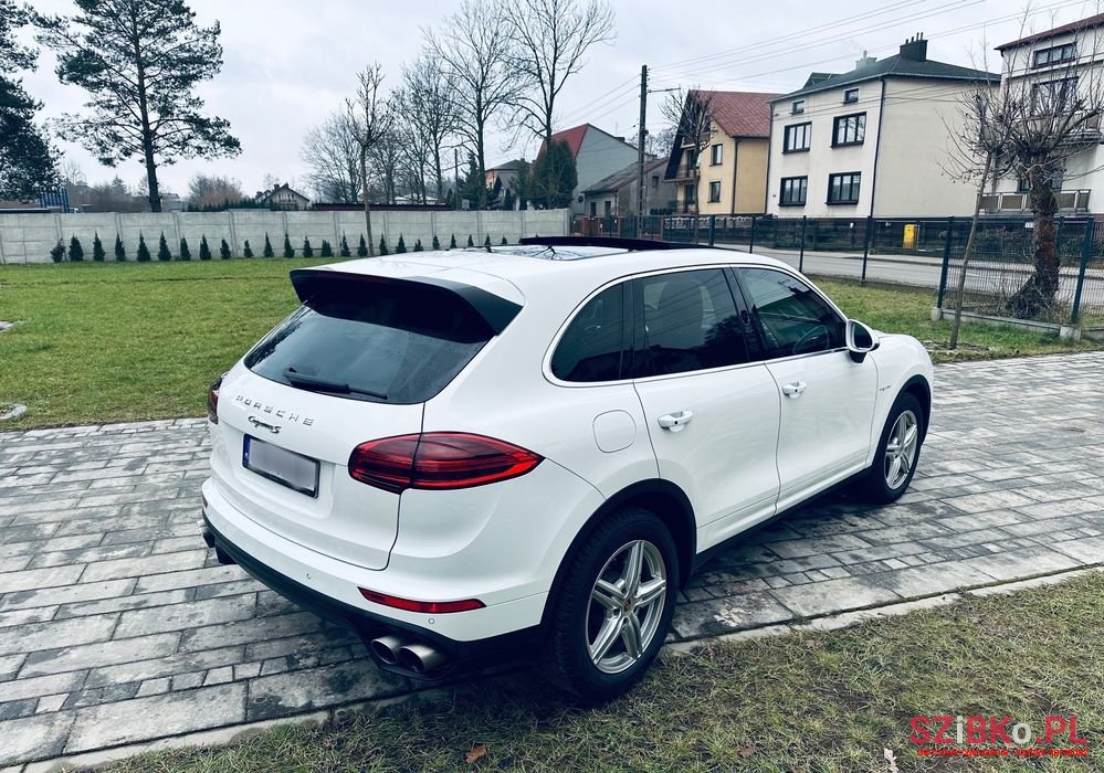 2016' Porsche Cayenne S E-Hybrid photo #6