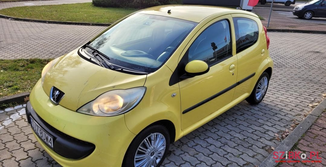 2006' Peugeot 107 photo #1