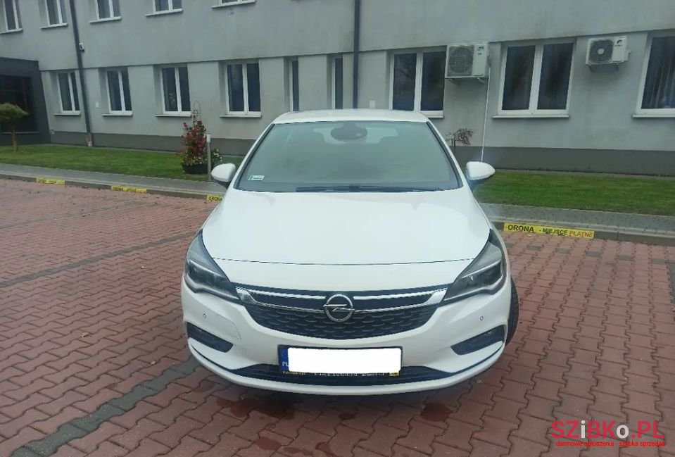 2018' Opel Astra photo #3