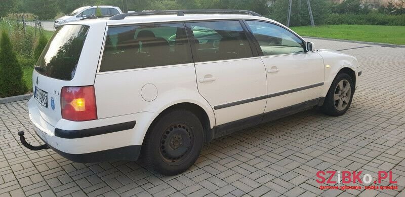 2003' Volkswagen Passat photo #2