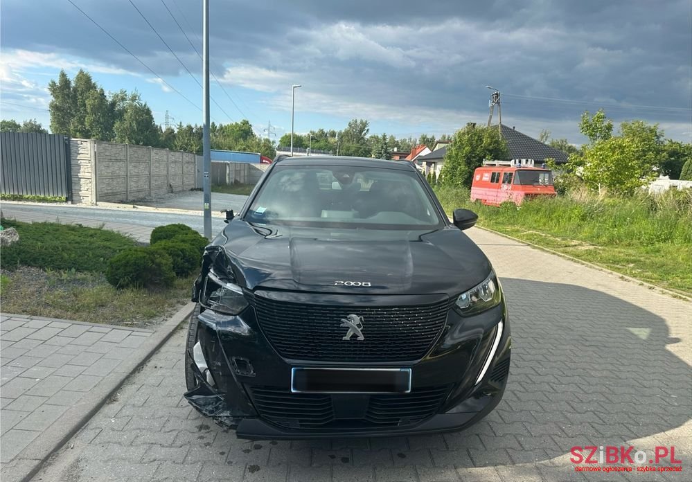 2023' Peugeot 2008 photo #6