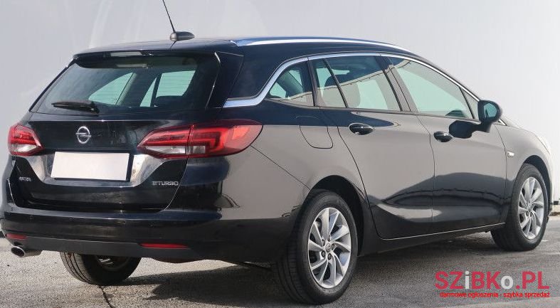 2017' Opel Astra photo #4