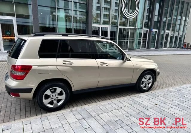 2011' Mercedes-Benz GLK 220 Cdi 4-Matic photo #2