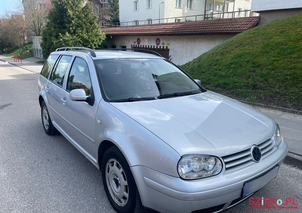 2004' Volkswagen Golf photo #3