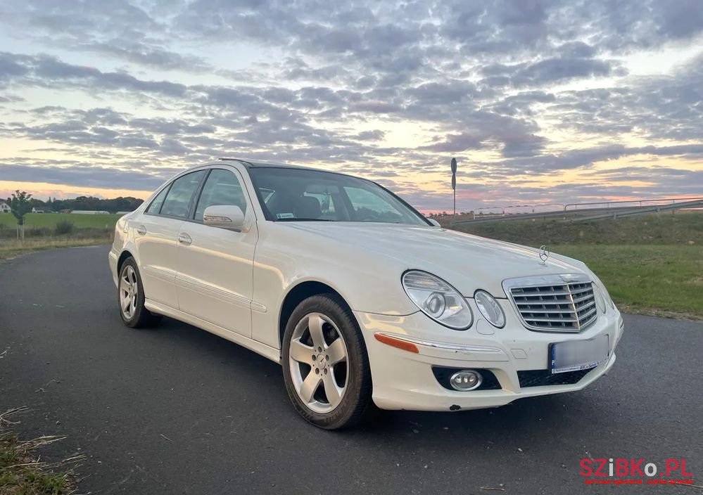 2007' Mercedes-Benz E-Class photo #2