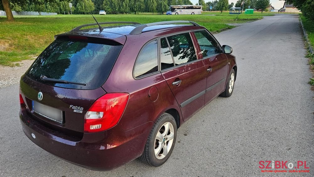 2010' Skoda Fabia 1.2 Tsi Classic photo #3