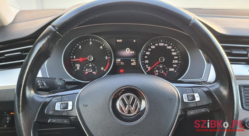 2017' Volkswagen Passat photo #2