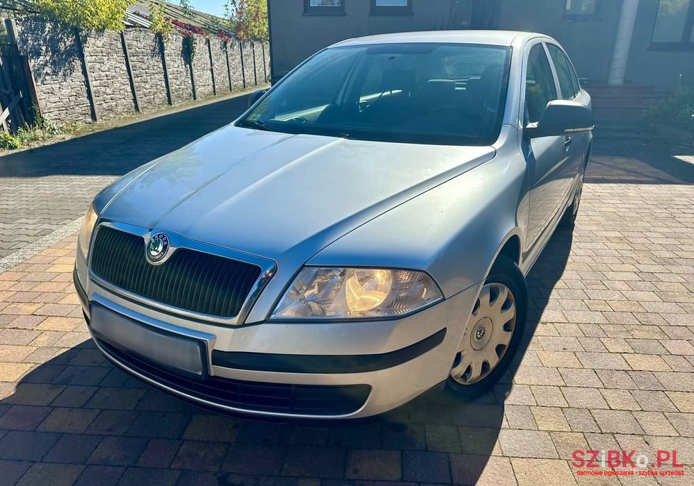 2012' Skoda Octavia 1.6 Ambiente photo #2