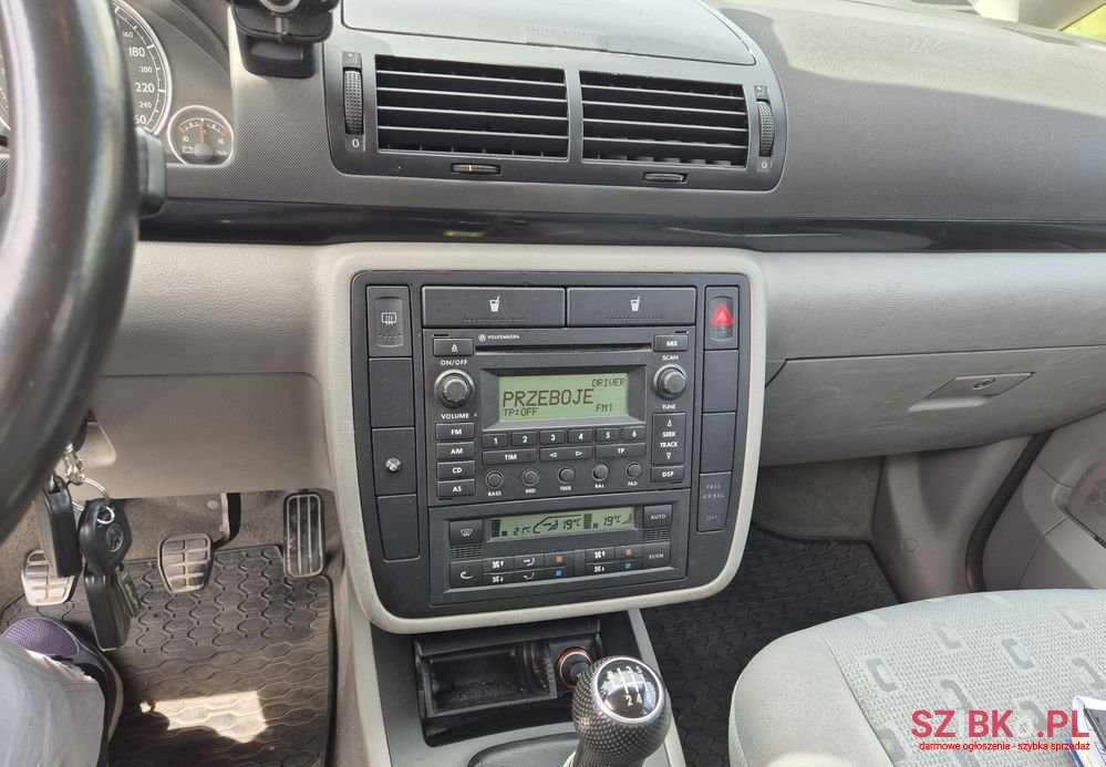 2005' Volkswagen Sharan 2.0 Basis photo #5