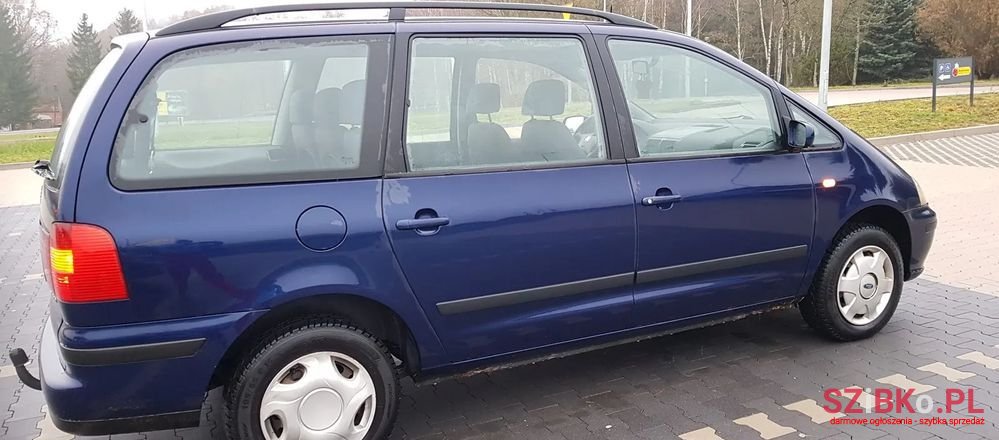 2004' Volkswagen Golf photo #3