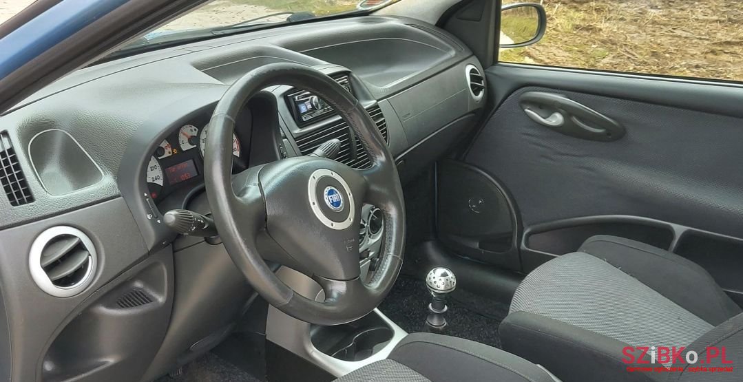 2004' Fiat Punto photo #5
