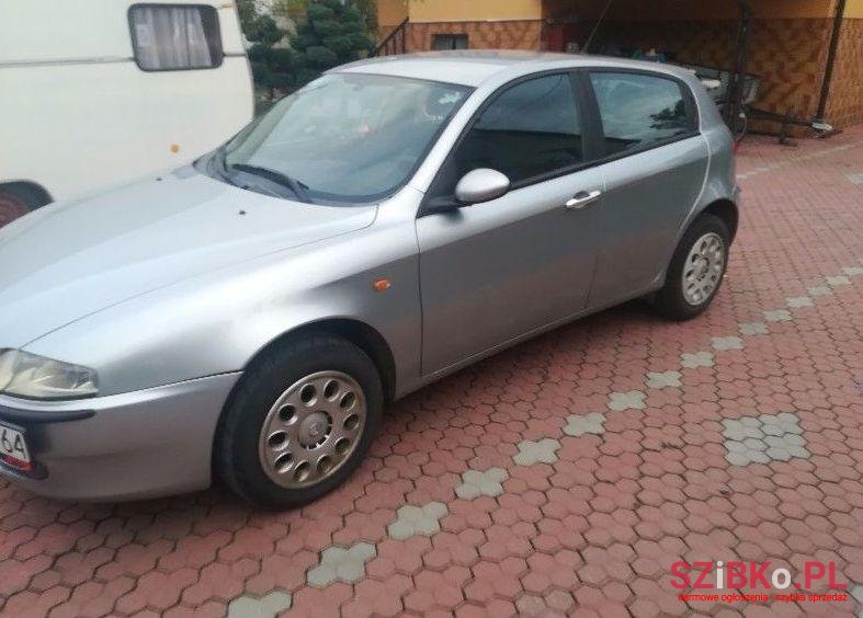 2002' Alfa Romeo 147 photo #2