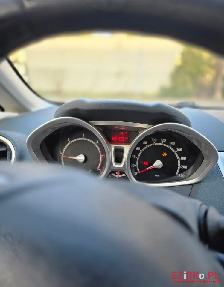 2010' Ford Fiesta photo #2