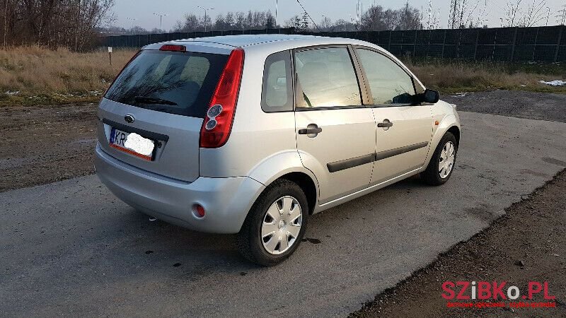 2007' Ford Fiesta photo #2