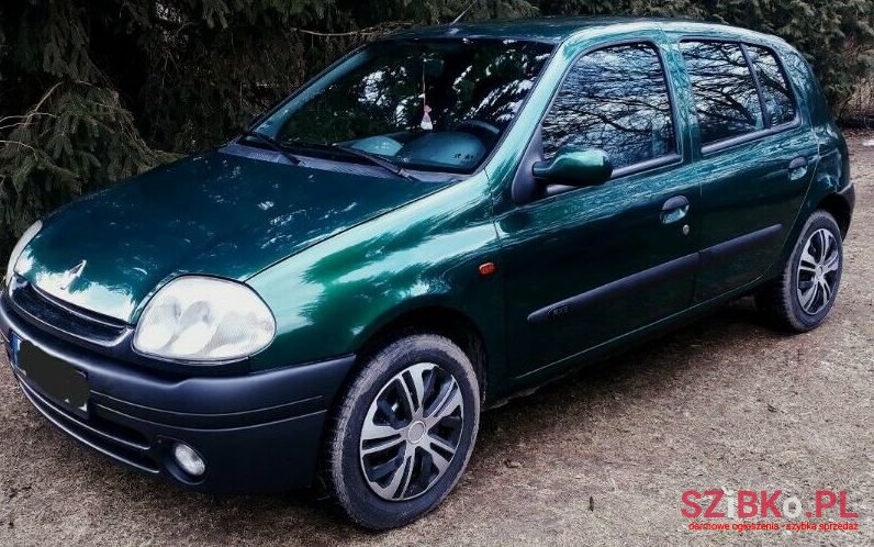 2001' Renault Clio photo #1