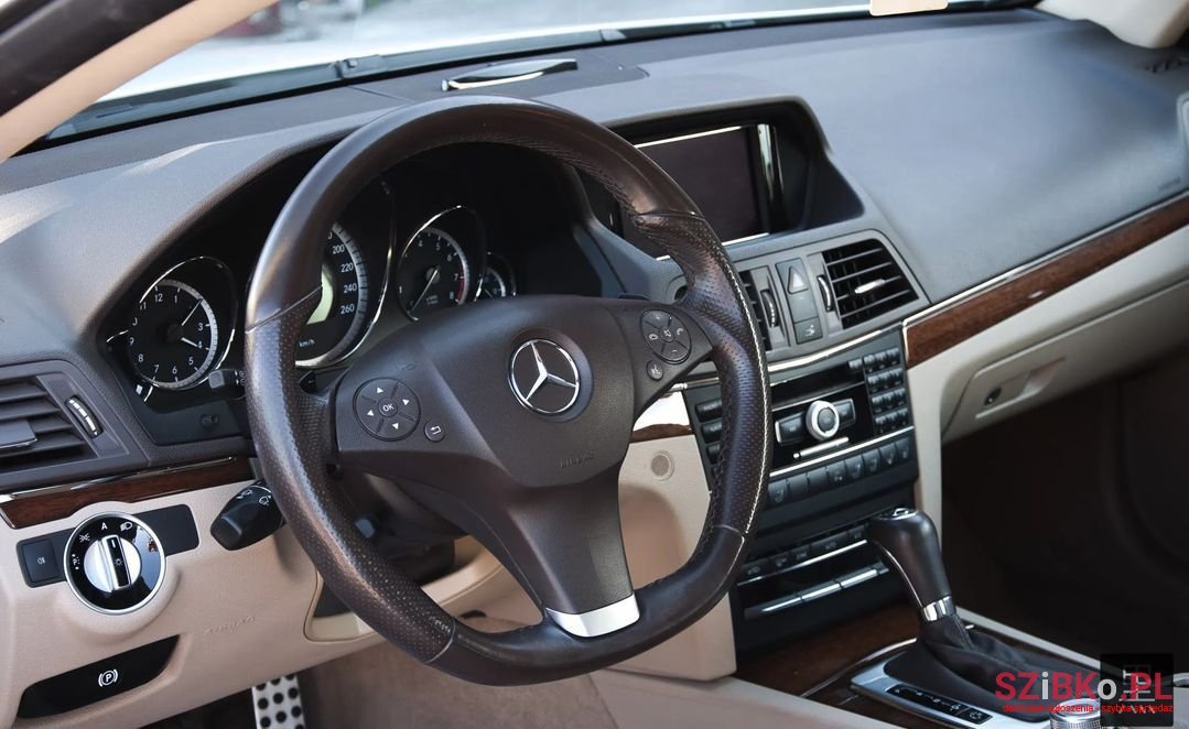 2011' Mercedes-Benz E-Class photo #4