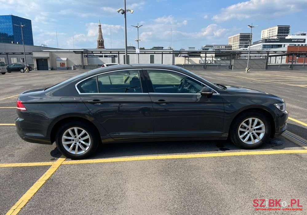 2017' Volkswagen Passat photo #3