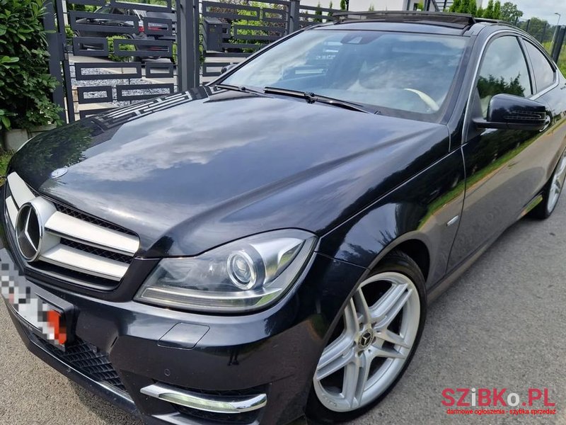 2011' Mercedes-Benz C-Class 250 Coupe photo #2