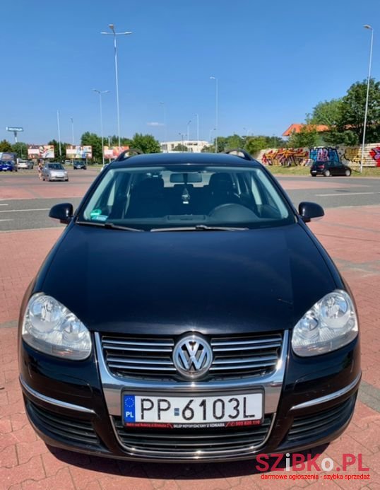 2009' Volkswagen Golf photo #2