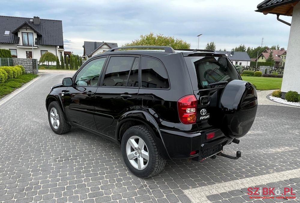 2005' Toyota RAV4 D-4D 4X4 photo #3