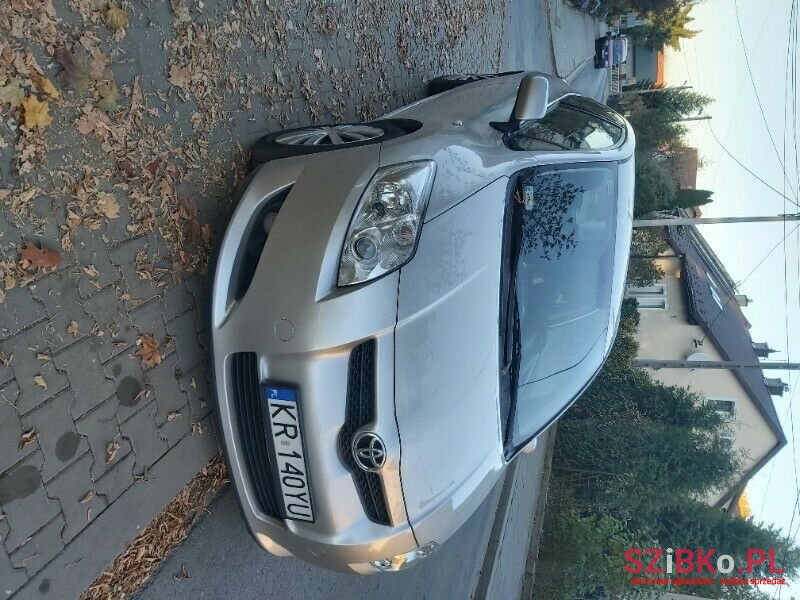 2007' Toyota Auris photo #2