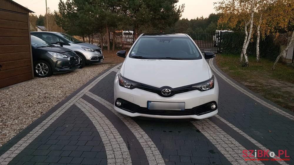 2017' Toyota Auris 1.2 T Selection photo #4