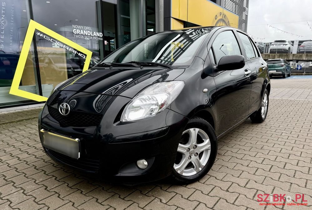 2010' Toyota Yaris photo #1